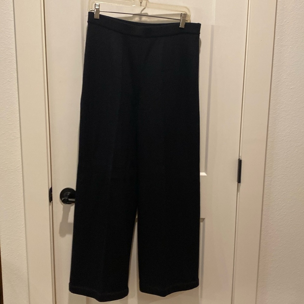 St. John‎ Basics Ladies Wide Leg Pant.  80% Wool/20% Rayon.  Size 12.  Black.